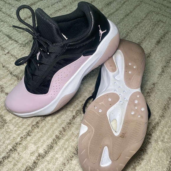 Women’s Air Jordan 11 CMFT Low Black and Lavender Sneakers Size 9 - Picture 11 of 11